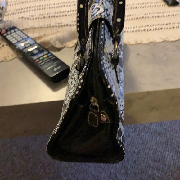 Hand painted one of a kind, vintage black purse - Picture 11 of 12